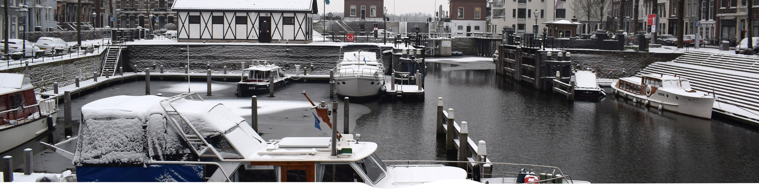 winter Lingehaven in sneeuw